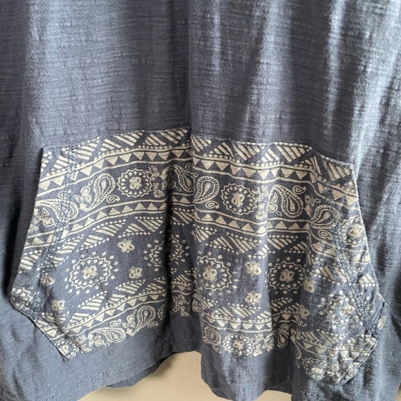 Free Planet cotton hoodie. Blue with printed pocket. Size small. - Picture 4 of 7